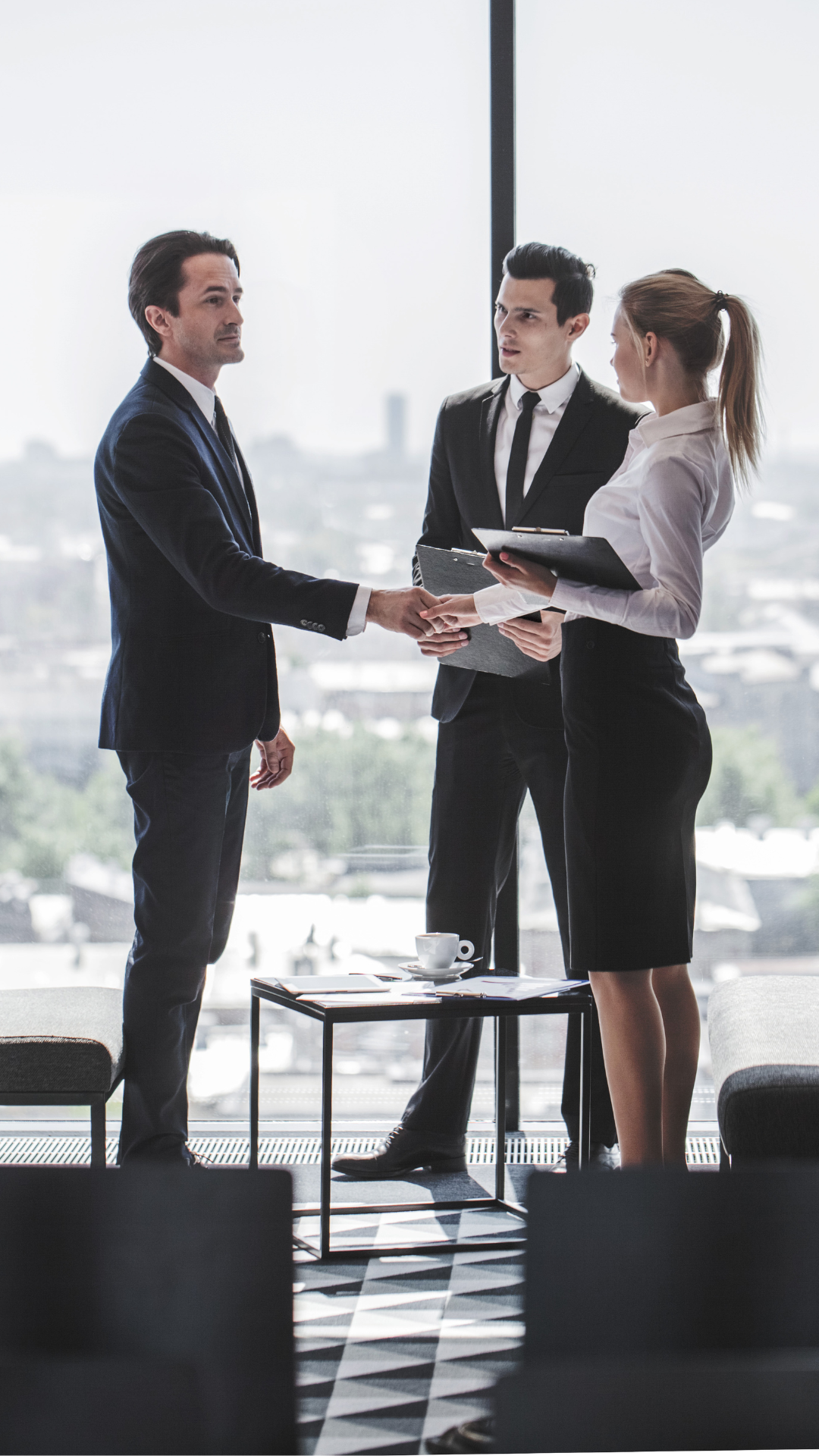 Этикет деловых отношений. Коммуникация между людьми. Встреча людей. Переговоры с клиентом. Классные встречи логотип.