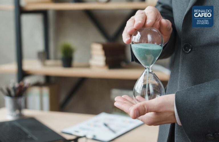 A gestão eficaz do tempo é fundamental para manter a produtividade e o equilíbrio entre trabalho e vida pessoal. Confira no blog de Reinaldo Cafeo Soluções em Gestão.